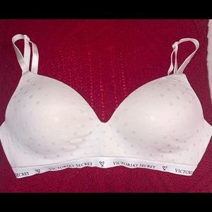 Victoria’s Secret wireless bra: size 34 DD